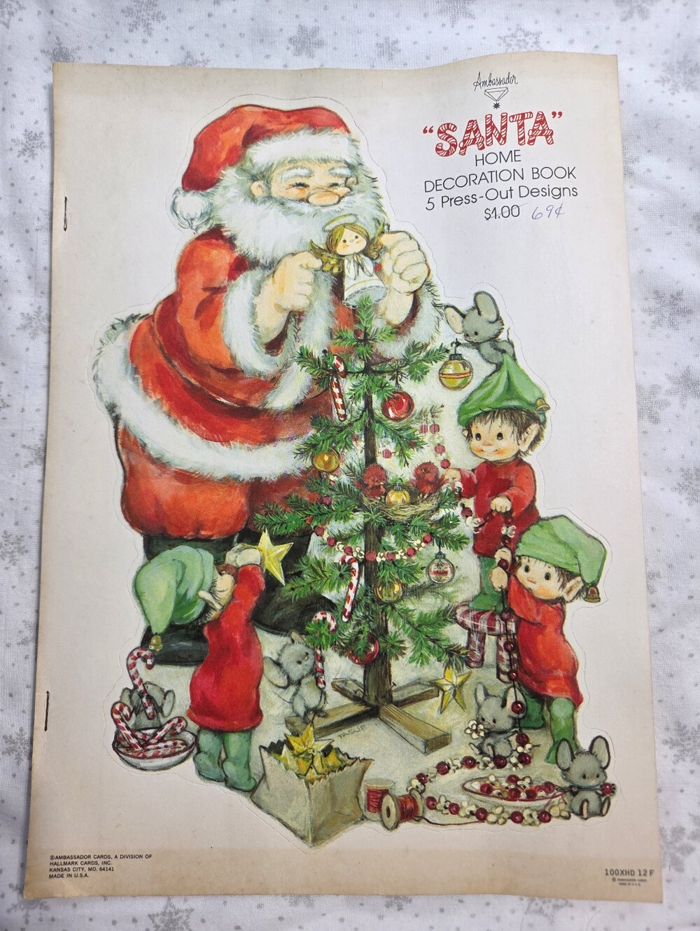Ambassador Cards - Vintage Santa Home Decoration Book With 5 Press Out Designs